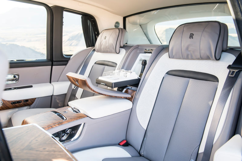 También puedes disfrutar de las bebidas dentro del coche. Foto: Rolls-Royce
